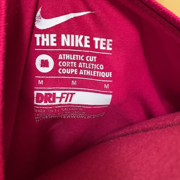 The Nike Tee Dri Fit with an athletic cut - Picture 8 of 10